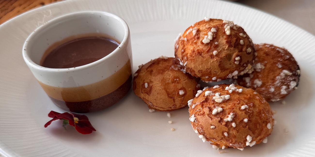 desert-chouquette-gogosi-umplute-cu-crema-chantilly