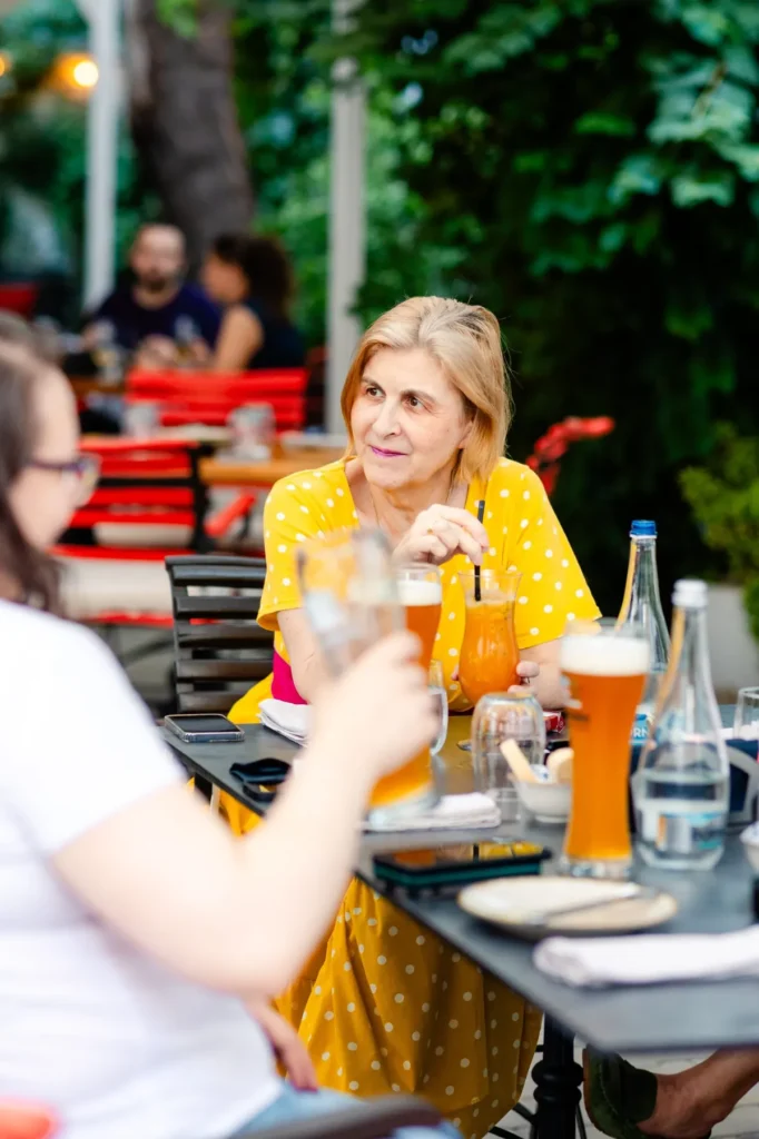 Clienti in gradina Brera