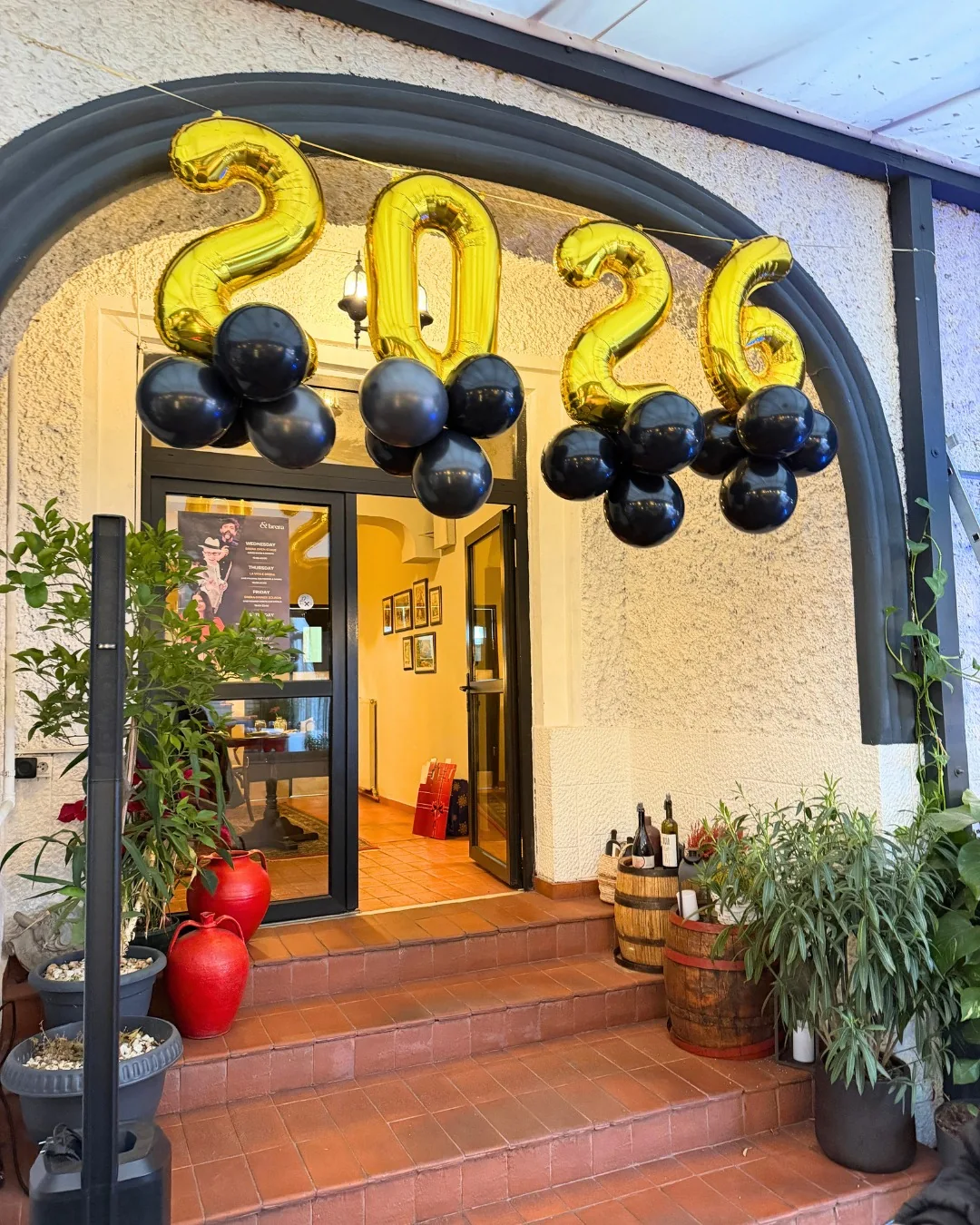 Intrarea Brera decorată pentru Revelionul 2026